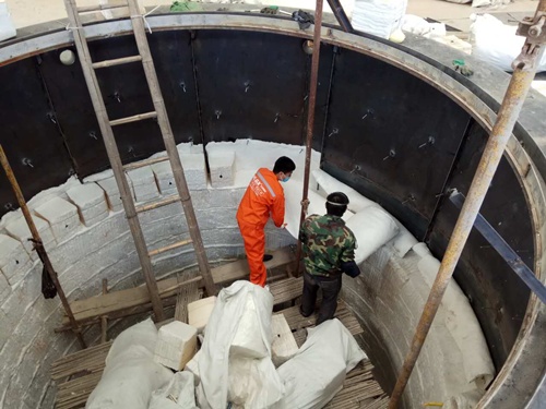 井式爐保溫層鋪毯折疊鋪設(shè) 井式爐保溫層鋪毯折疊鋪設(shè)